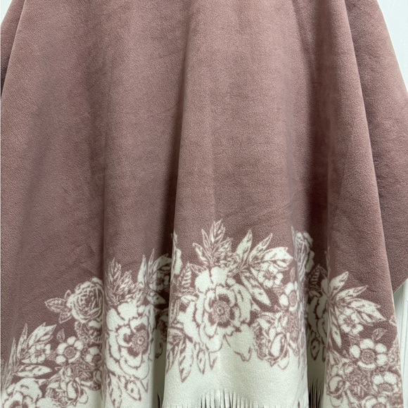 RACHEL Rachel Roy Soft Pink Shawl - Picture 4 of 8
